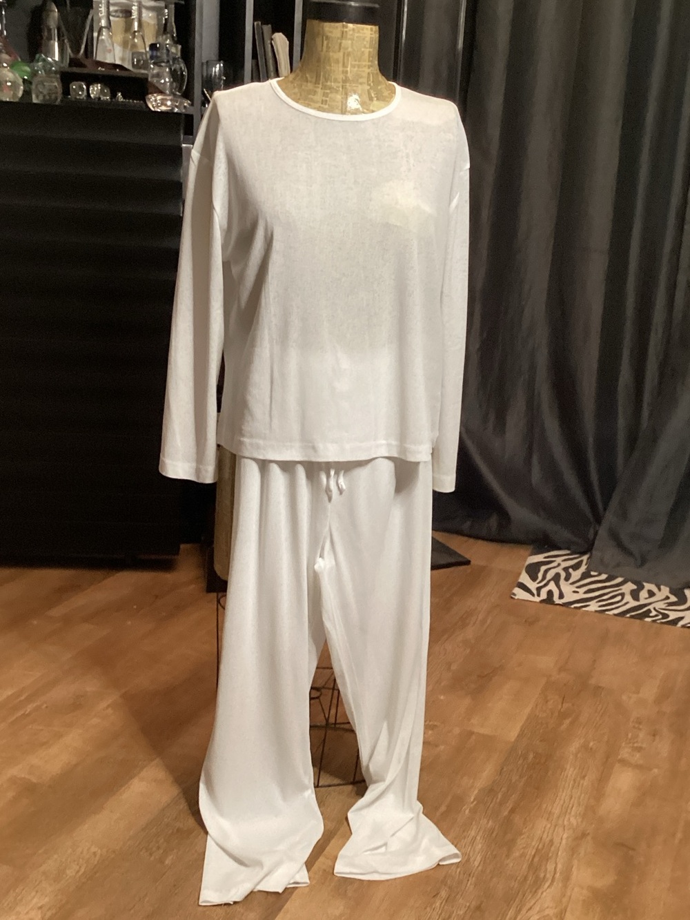 New White Two-Piece Lounge Set - Lightweight Top & Drawstring Pants size L